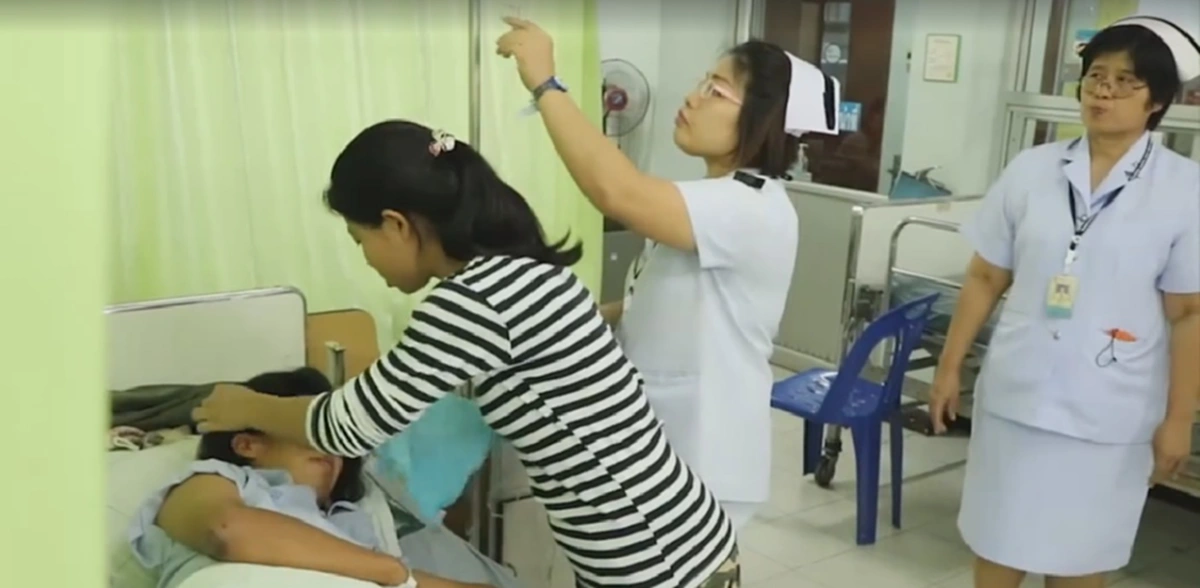 อายุเท่านี้...ใจยังสู้!! "น้องลูกหมี" ดญ.วัย14 สู้ชีวิต ทำงานหาเงินเลี้ยงแม่และน้องชายอีก3ชีวิต ไม่ยอมท้อแม้การเรียนจะน้อยลง ขอเพียงครอบครัวอิ่มท้องก็พอแล้ว...