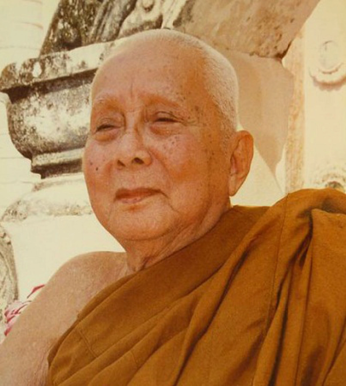 ผีมีไว้ให้พระไล่!! เมื่อ "คนทรง" ไม่อยากเป็นร่างทรงให้ผีอีกต่อไป ... "หลวงปู่บัวพา" กับ "หลวงปู่หลอด" จึงอาสาเป็นสองแรงแข็งขันช่วยกันไล่!!