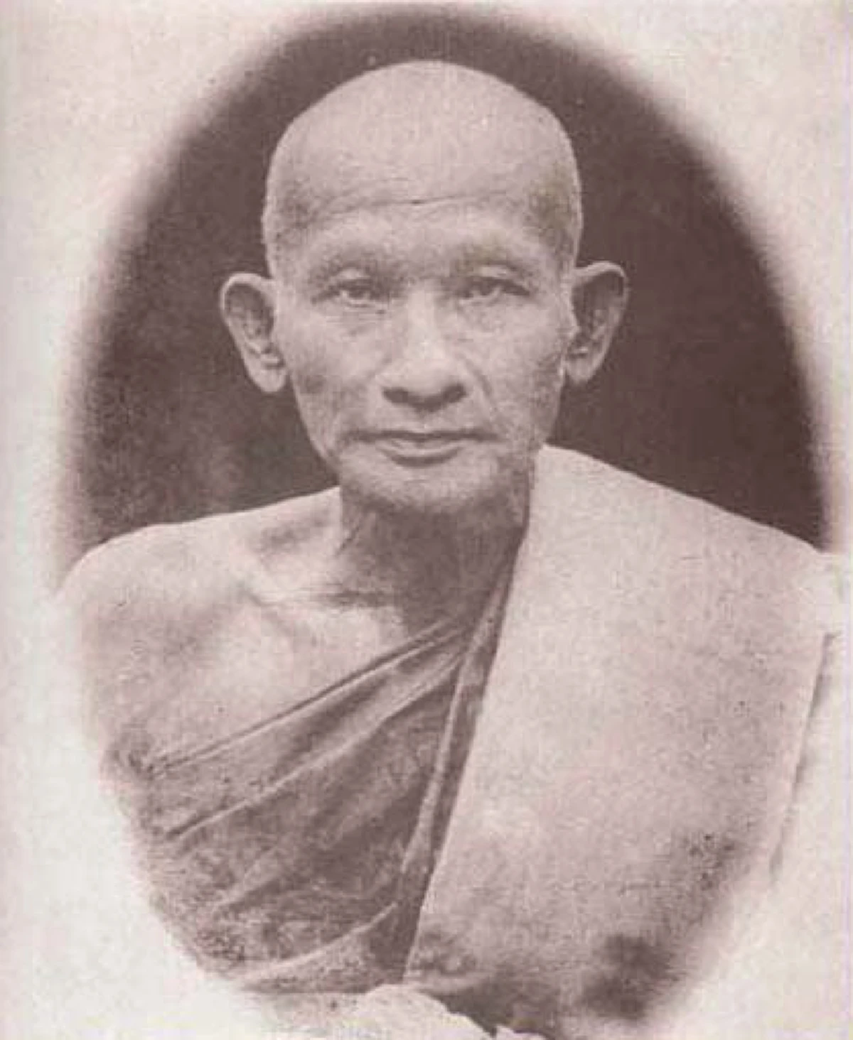 วิชาย่อตัว! สุดยอดวิชาจากหลวงปู่ศุข วัดคลองมะขามเฒ่า ที่สอนแก่ "เสด็จเตี่ย" ให้สามารถหายตัวลงไปอยู่ในขวดโหล!