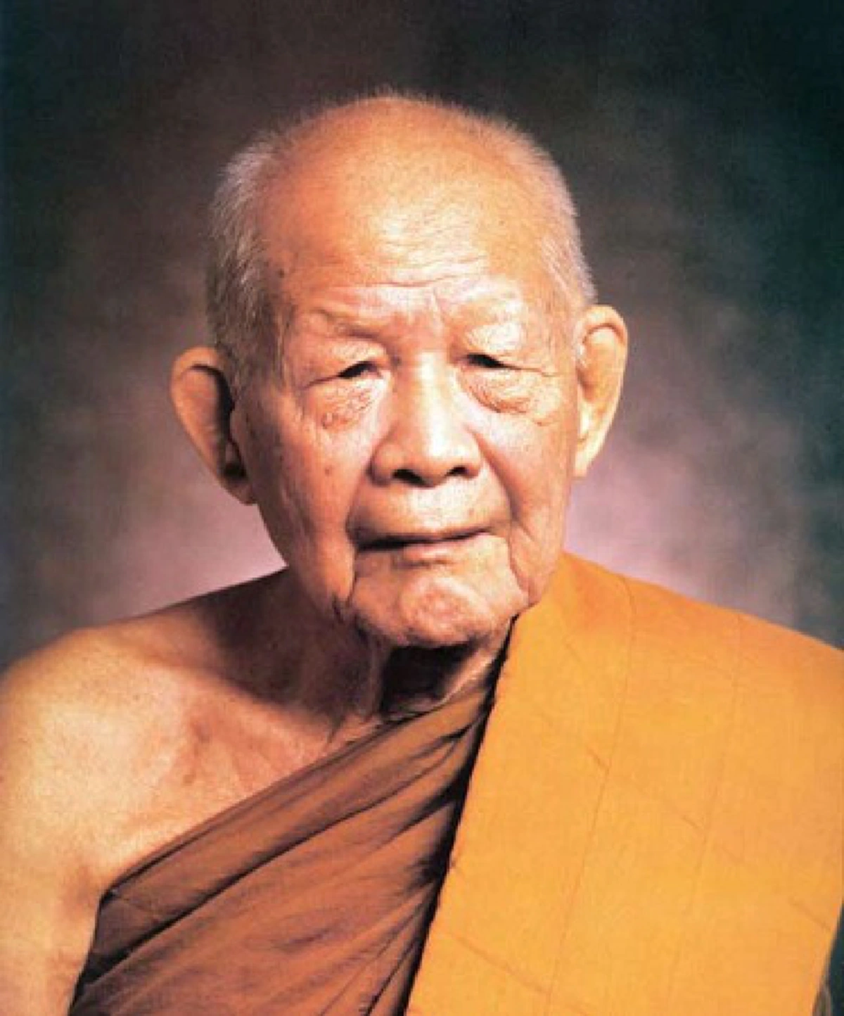 อ่านแล้วยิ้ม! "หลวงปู่หลุย" รีบไปอยู่วัดอื่น ปล่อยให้หลวงปู่แหวนรับเสด็จฯ ตามลำพัง ด้วยเหตุผลว่า "พูดกับพระราชาไม่เป็น...คอขาดบาดตายเลยนะ"!!