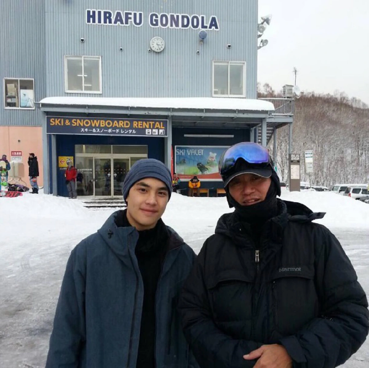 ดีต่อใจสาวน้อยสาวใหญ่!!! "น้องเอม" ลูกชาย "ดู๋ สัญญา" นับวันฉายแววหล่อขึ้นทุกวัน พอถ่ายรูปคู่แม่เท่านั้นแหละรู้เลยได้ใครมา งานนี้คงเข้าคิวรับบัตรจองตัวกันเลยจ้า!! (มีภาพ)