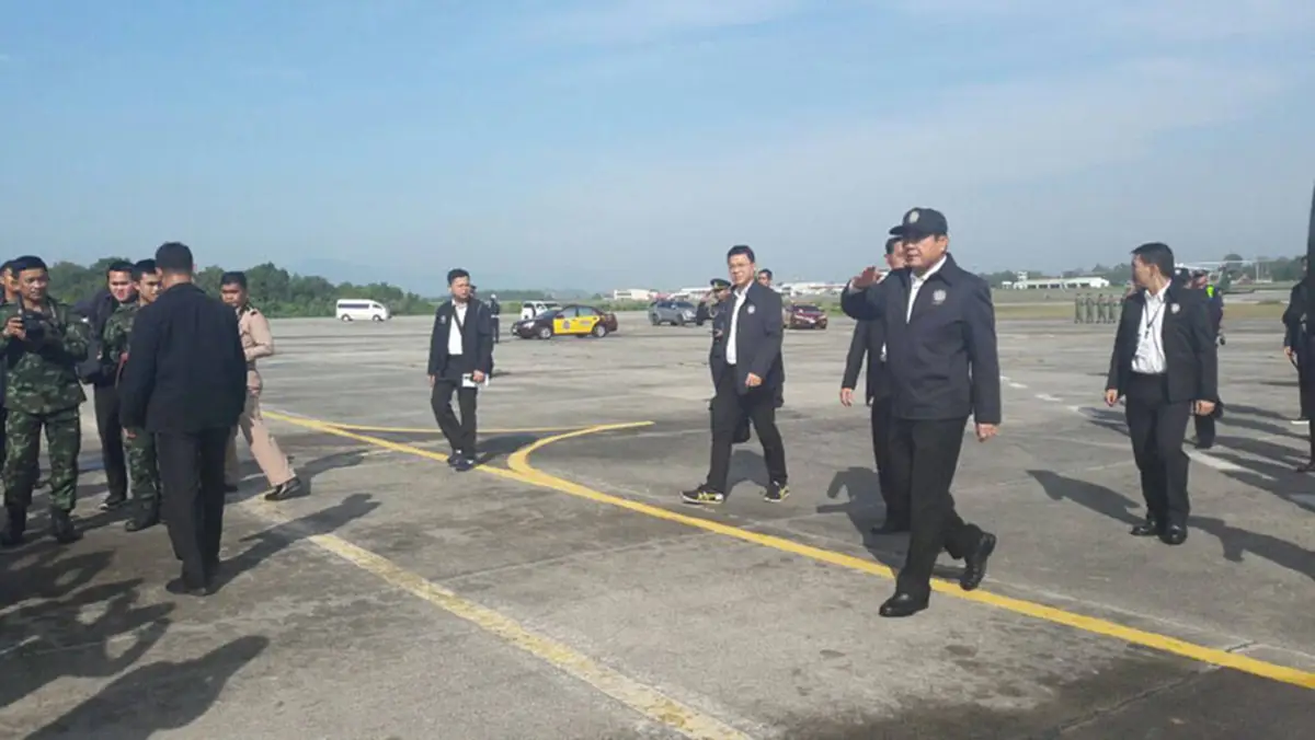 อยู่ต่อนานๆ เลยได้มั้ย...!!?? ประมวลภาพ "ลุงตู่" ลงพื้นที่เยือนสงขลา เยี่ยมปชช.หลังประสบภัยน้ำท่วม (ชมภาพ)