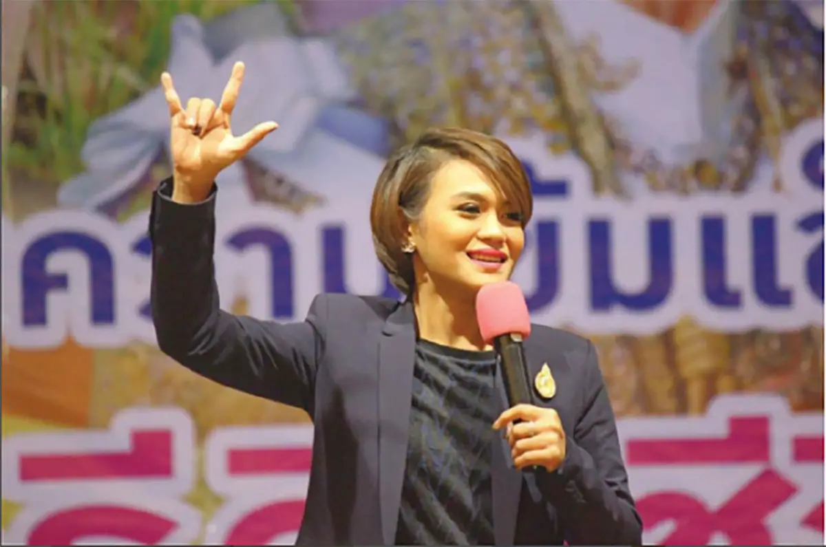 กว่าจะมีวันนี้ของผู้หญิงชื่อ "เบส อรพิมพ์" เจ้าของฉายา "นักพูดของพ่อ" ???