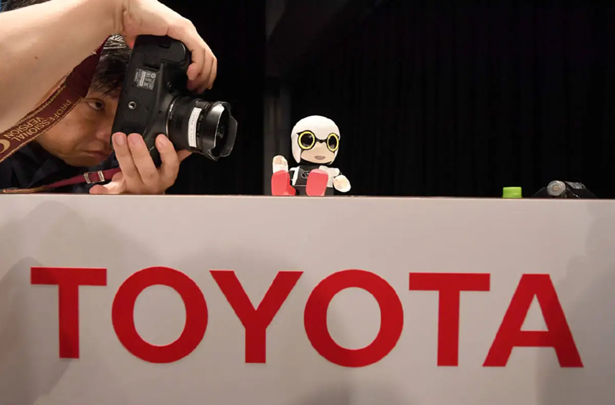 ใครเหงา..ยกมือขึ้น!!! โตโยต้าเปิดตัวหุ่นยนต์ "Kirobo Mini" หุ่นยนต์พูดได้น่ารักฉลาดเท่าเด็ก5ขวบ หวังให้เป็นเพื่อนบรรดาคนขี้เหงา !!?? (คลิป)
