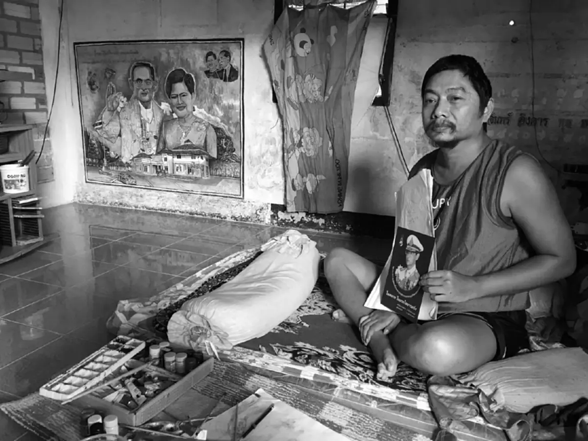 ปลาบปลื้มใจ!! หนุ่มพิการชาวตรัง ใช้มือซ้ายวาดภาพพ่อหลวงสื่อความจงรักภักดีเป็นความรู้สึกแทนคำพูด
