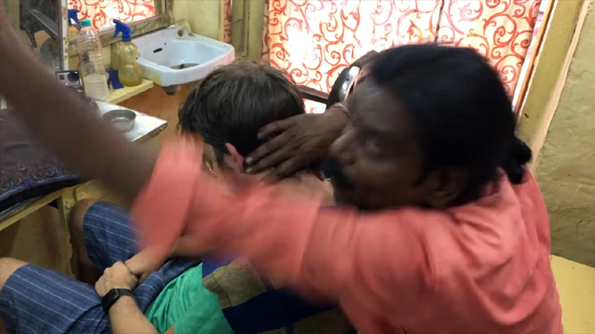 กล้าลองไหม?? .ชมลีลานวดศีรษะสะท้านฟ้า นวดหน้าด้วยพลังจักรวาล!! (มีคลิป)