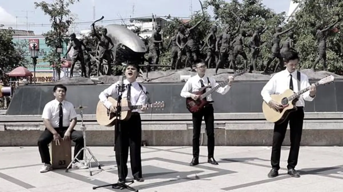 สะกดทุกอารมณ์!!! "หมิง ร้อยเสียง" ศิลปินตาบอดวัย 26 ปีจากเมืองโคราช แต่ง-ร้องเพลง "ทำดีเพื่อพ่อ" ถวายความอาลัยในหลวง ร.9 (มีคลิป)