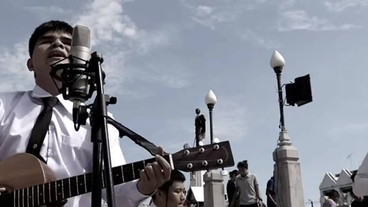 สะกดทุกอารมณ์!!! "หมิง ร้อยเสียง" ศิลปินตาบอดวัย 26 ปีจากเมืองโคราช แต่ง-ร้องเพลง "ทำดีเพื่อพ่อ" ถวายความอาลัยในหลวง ร.9 (มีคลิป)