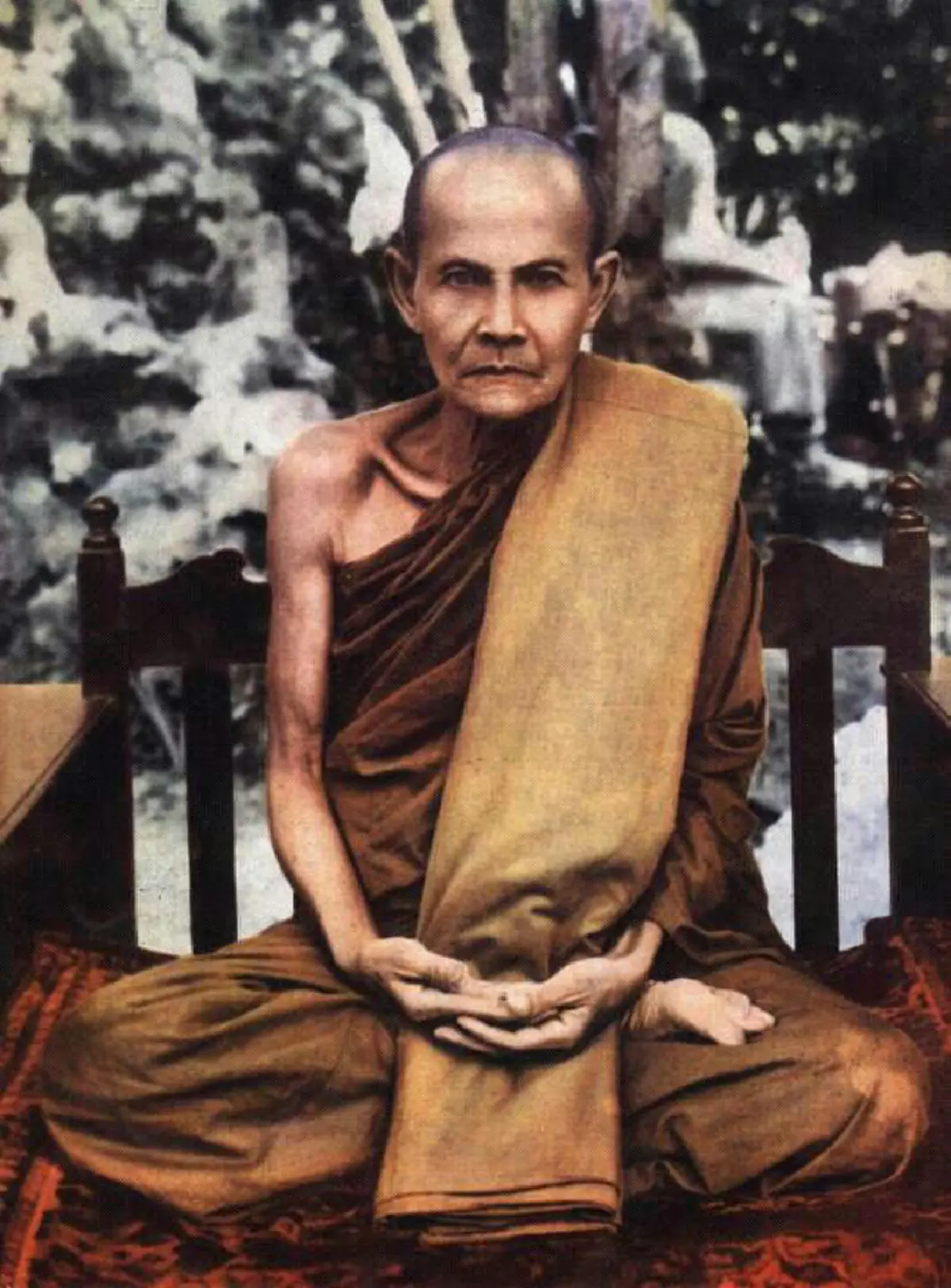 เล่าเรื่อง คืนบรรลุอรหันต์ "หลวงปู่มั่น" เมื่อประตูพระนิพพานเปิดออก จากบันทึก"หลวงตาทองคำ" และ "หลวงตามหาบัว" (รายละเอียด)