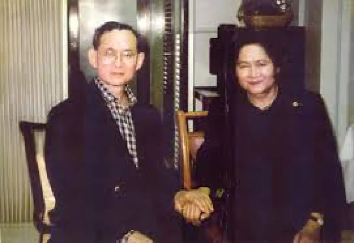 อ่านไป ยิ้มไป  "ชื่อดี... มีอารมณ์ขันดี"...(พระราชอารมณ์ขัน)...เมื่อในหลวงทรงพระราชทานเพลงให้สมเด็จพระพี่นางฯ