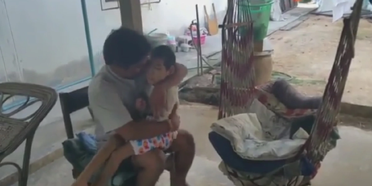 สุดสะเทือนใจ!!หนุ่มชลบุรีถึงครวญเลี้ยงลูกพิการลำพังกว่า10ปีหลังภรรยาใจร้ายตัดช่องน้อยทอดทิ้งเลือดในไส้หน้าตาเฉย ล่าสุดทุกข์หนักค่าจ้างไม่พอใช้ขอคนใจบุญเมตตาช่วย