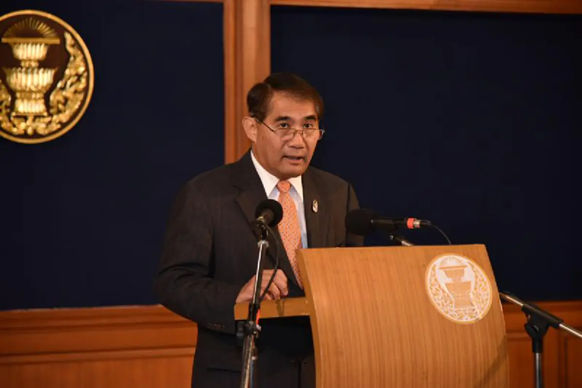 บันทึกหน้าประวัติศาสตร์ไทย "พล.อ.ประยุทธ์" รับ "พระราชทาน" รธน. 11 อรหันต์ปรับเนื้อหา หมวดพระมหากษัตริย์สู่อนาคต  (รายละเอียด)