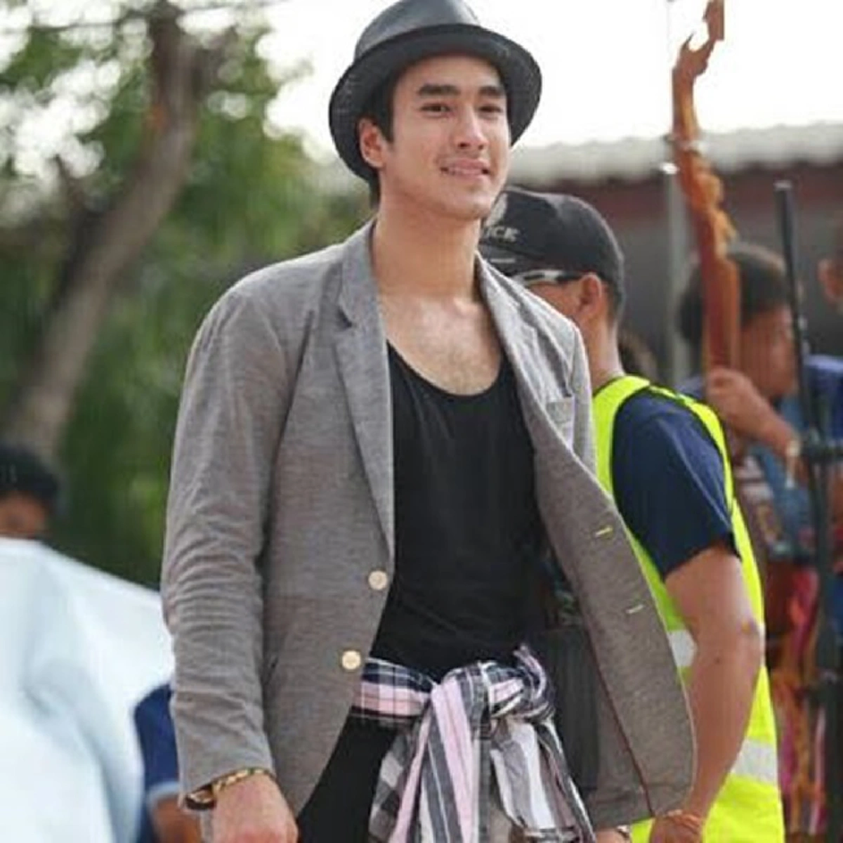 อื้อหือออ!!!แฟชั่นสุดล้ำ กับ"ณเดชน์"ที่ใครก็ไม่กล้าเลียนแบบ ไม่หล่อจริงใส่ไม่ได้นะเนี่ย
