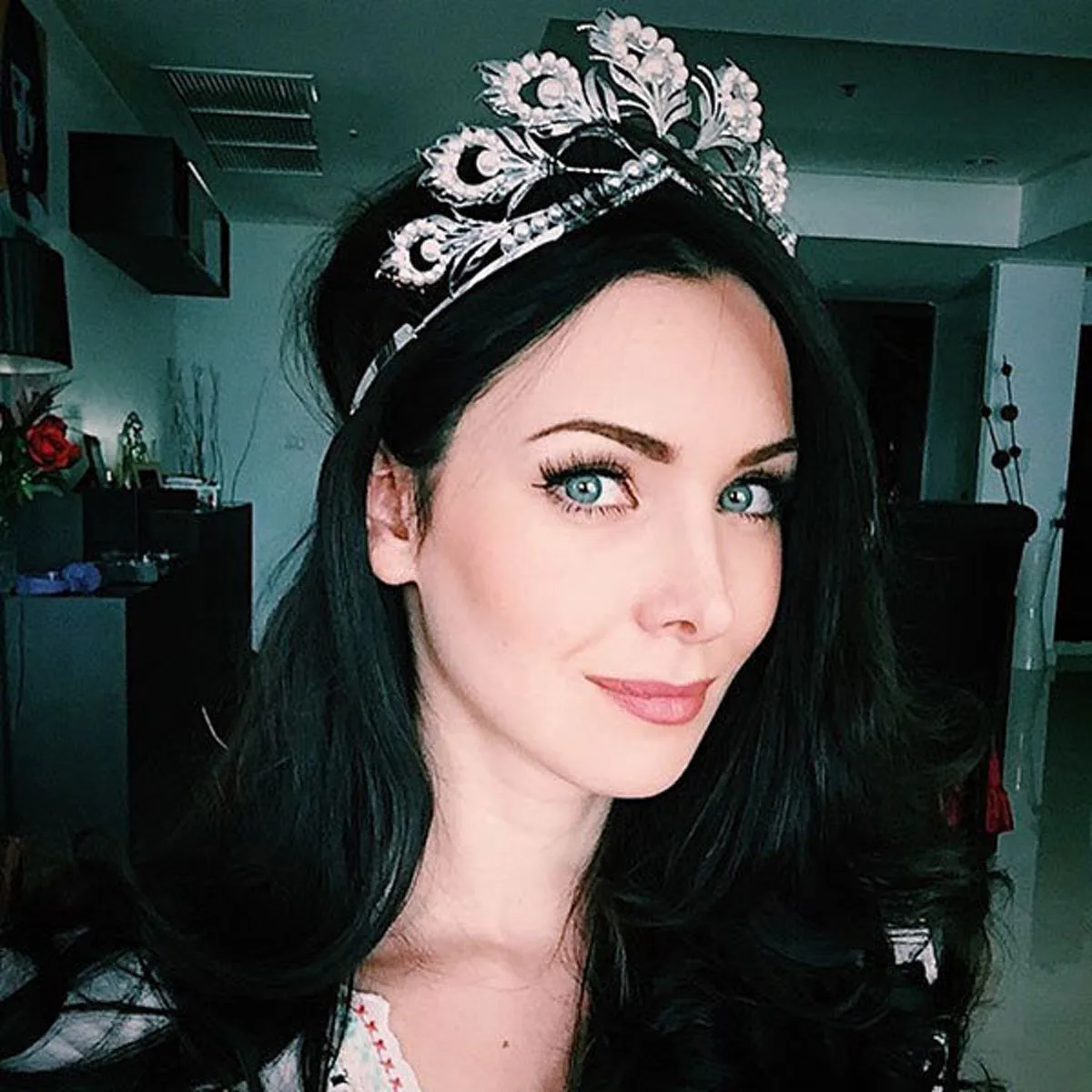 ย้อนดูประวัติ "นาตาลี เกลโบว่า" อดีตนางงามจักรวาล 2005 กับการชื่นชม "น้ำตาล ชลิตา" เจิดจ้าในรอบพรีลิมฯ จะเป็นตัวเต็งสาวงามที่จะครองมงกุฏในปีนี้