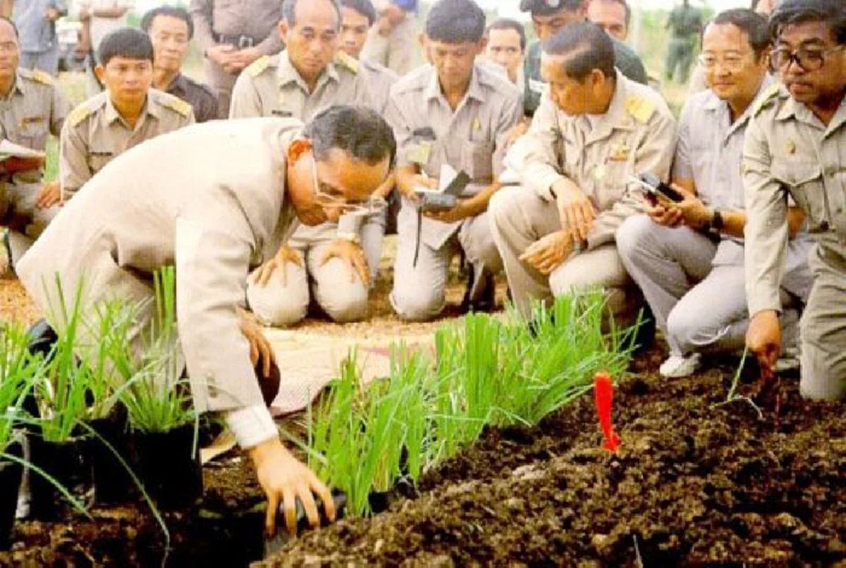 นายกฯประยุทธ ยกย่องในหลวง ร.9 เสมือนพระโพธิสัตว์ เตรียมถวายนาม มหาราช รอเวลาจัดสร้างพระบรมราชาอนุสาวรีย์  