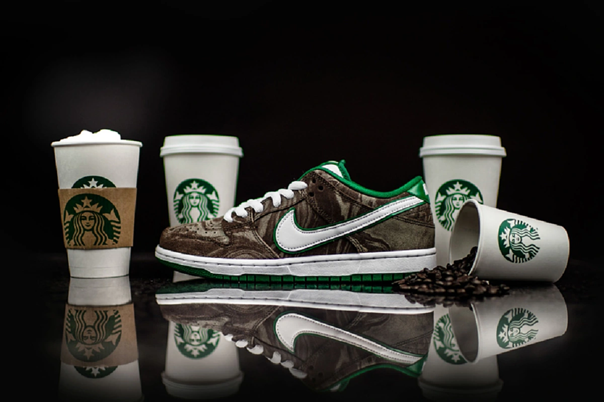 ไนกี้เปิดตัวรองเท้าลายสตาบัค ใส่แล้วกินกาแฟอร่อยขึ้น ? 
