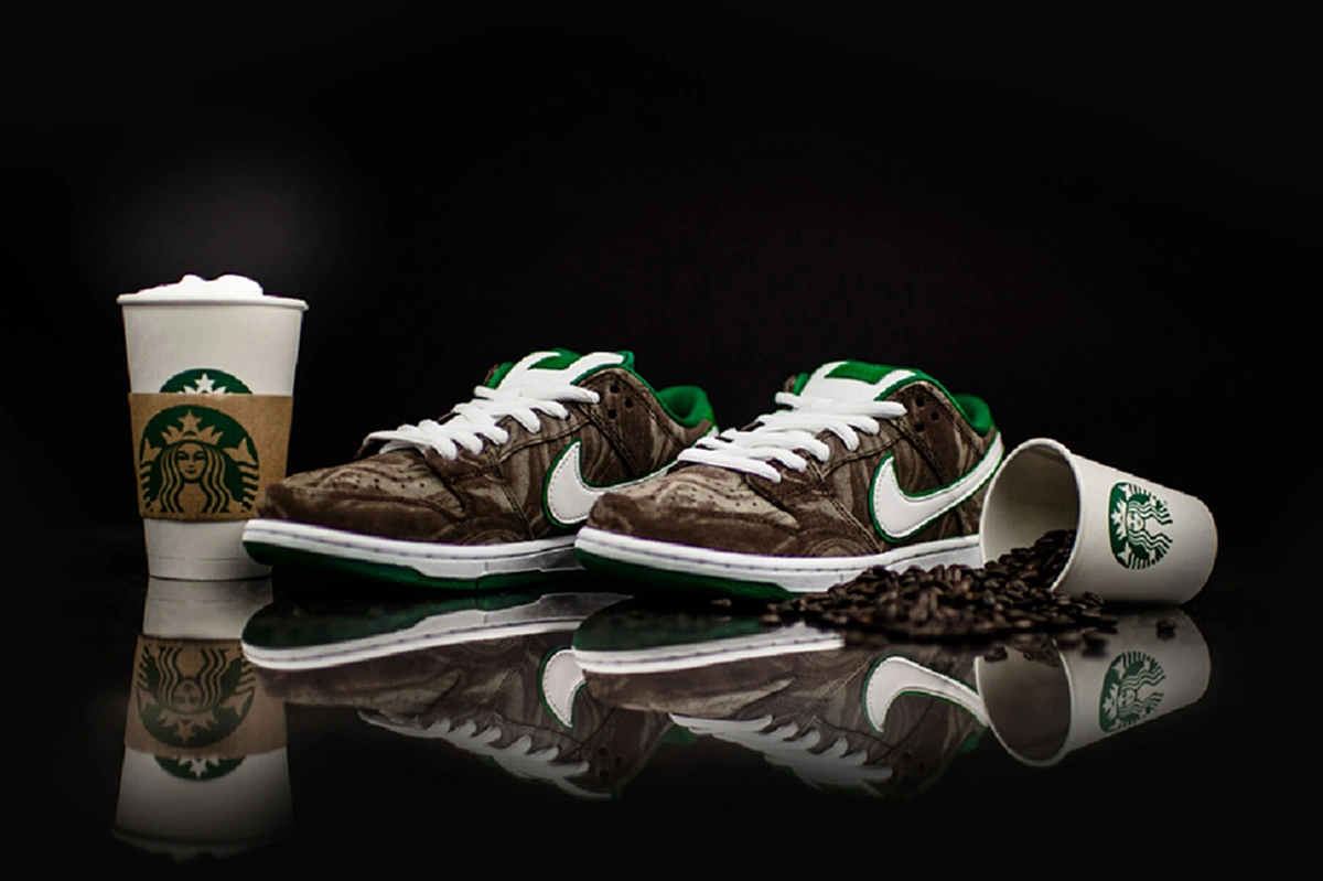 ไนกี้เปิดตัวรองเท้าลายสตาบัค ใส่แล้วกินกาแฟอร่อยขึ้น ? 