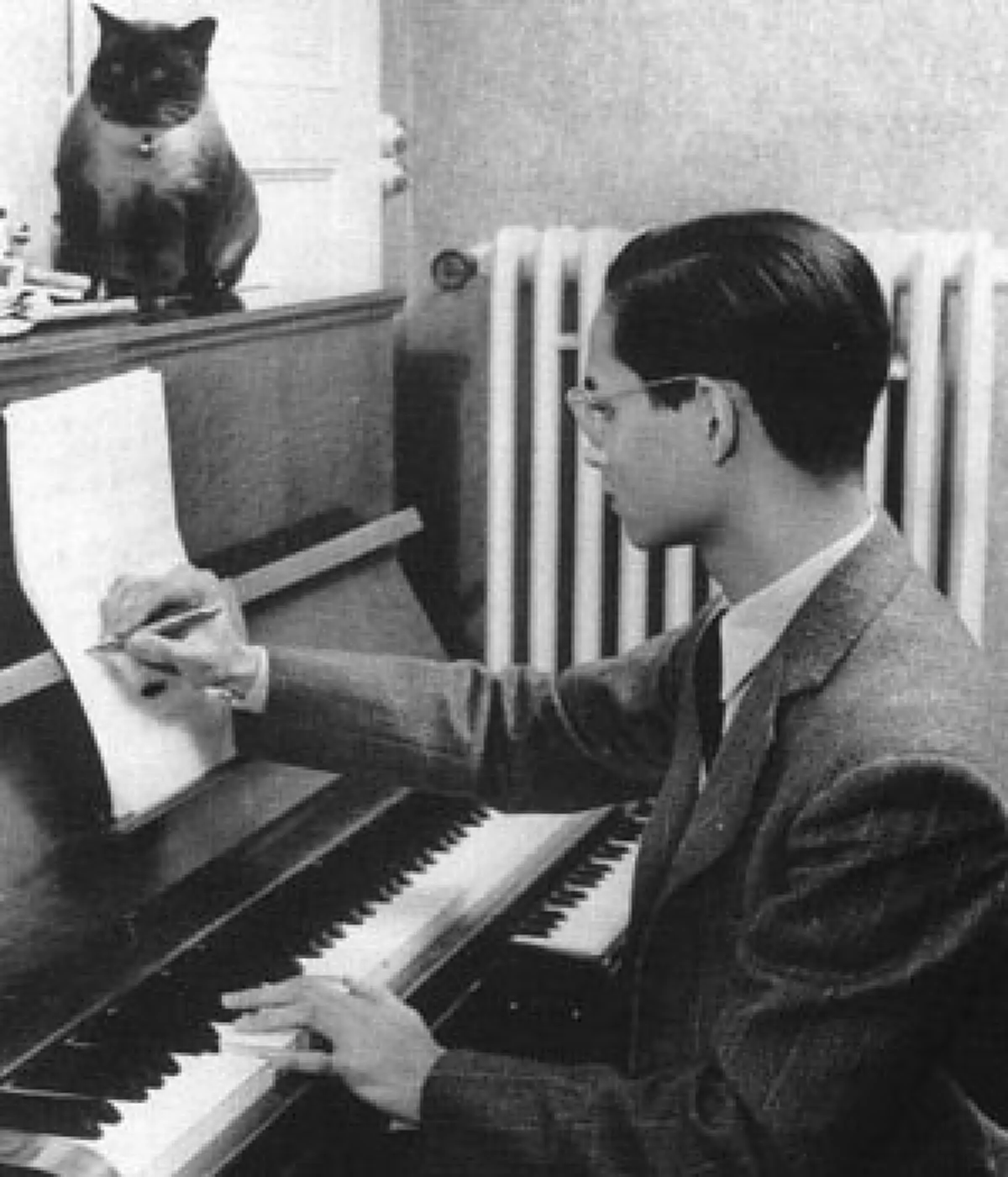 สัจธรรม ในบทเพลง "แสงเทียน" เพลงพระราชนิพนธ์แรกของในหลวง ร.9 เพราะทรงเข้าใจอย่างลึกซึ้ง จึงทรงถ่ายทอดได้อย่างงดงาม (มีคลิป!) 