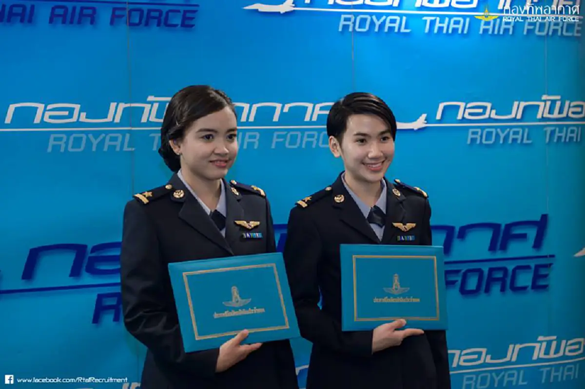 2 หญิงเก่ง !! กระเทาะ แก่นใจ "รต.ชลนิสา-รต.สิรีธร" นักบินหญิง รุ่นแรก ลูกทัพฟ้าสยาม