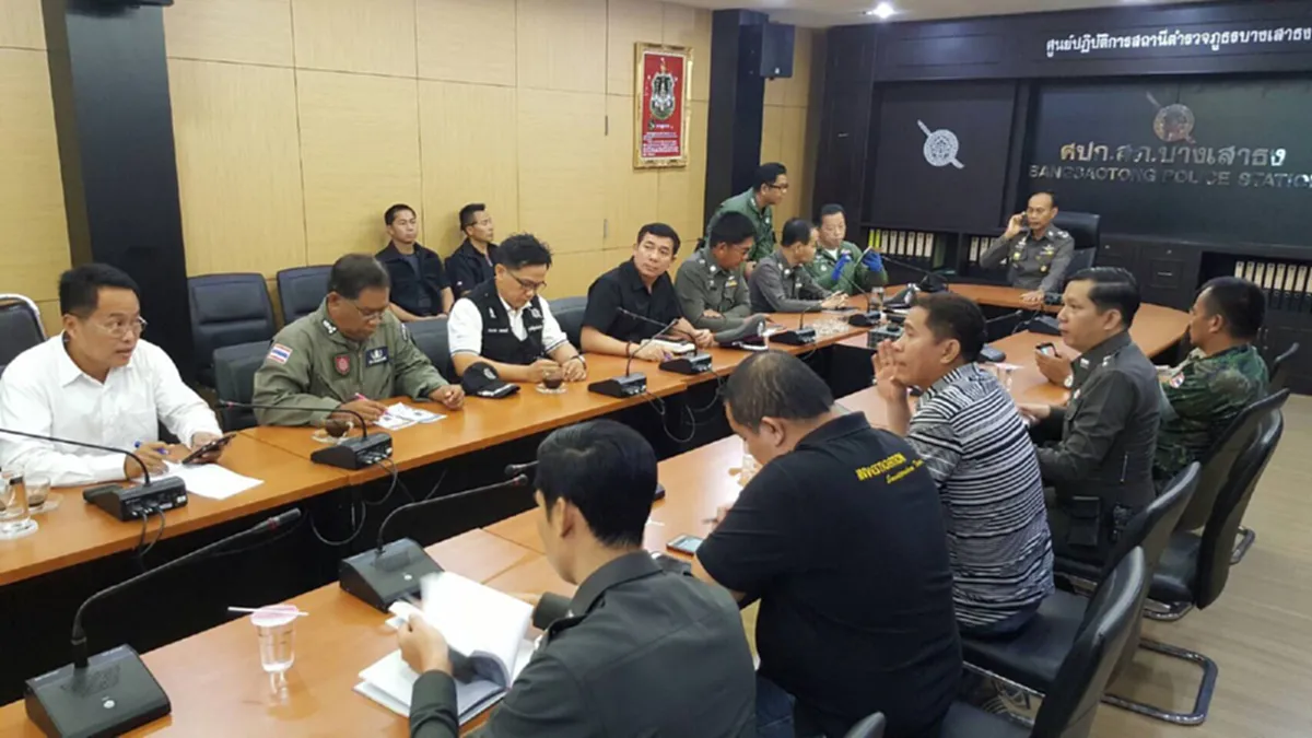 ปิดล้อม !! ตร.-ทหาร บุก เคหะชุมชน บางพลี หลังกระแสข่าวมีเหตุป่วน ! EOD รุดตรวจ เจอแต่ "มาม่า น้ำตาล มะนาว"