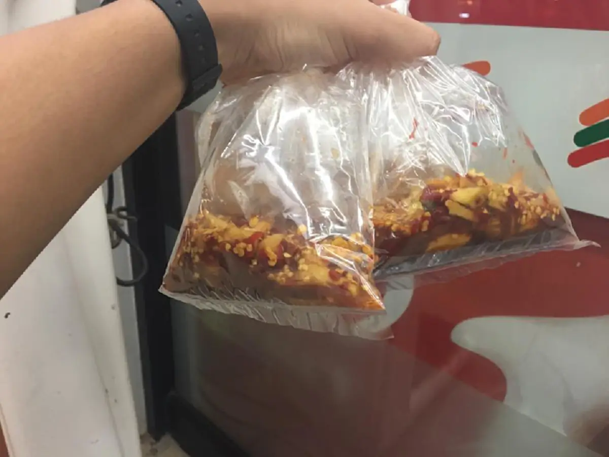 เอาเปรียบชัดชัด!!! หนุ่มสุดเซ็ง โพสท์ฉะร้านส้มตำในอำนาจเจริญ สั่งซื้อเป็นพันบาท แต่เจอปริมาณแต่ละถุงแบบนี้มันรับไม่ได้