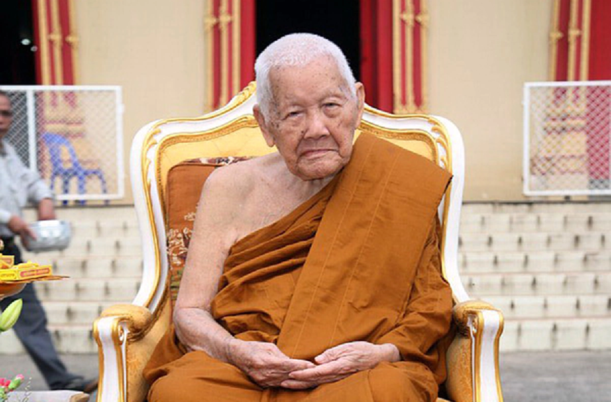 สุดอัศจรรย์!! โลหิต "หลวงปู่จันทร์ศรี" แปรสภาพเป็นพระธาตุ แถมพระใกล้ชิดเผยห้วงก่อนมรณภาพ ทำลูกศิษย์กราบสาธุ รัวๆ!!