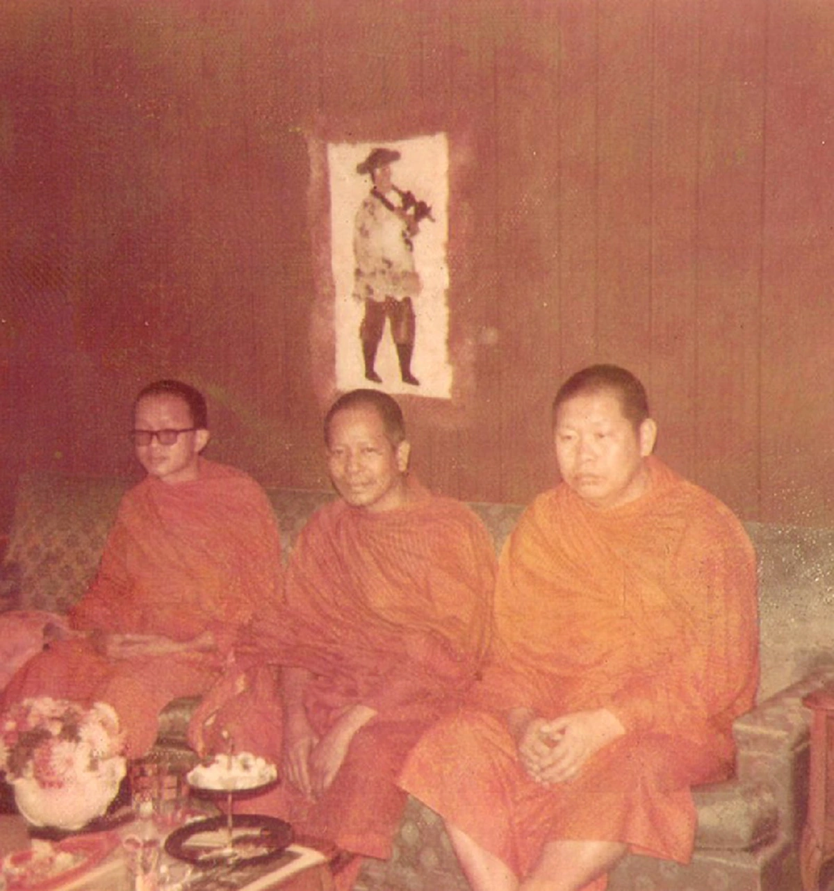 ภาพเก่า...เล่าความหลัง!! เมื่อครั้ง "สามสมเด็จ" ยังเป็นพระหนุ่ม... รอนแรมไปปฏิบัติภารกิจ... ใช้ชีวิตกินนอนด้วยกันในอเมริกา!!