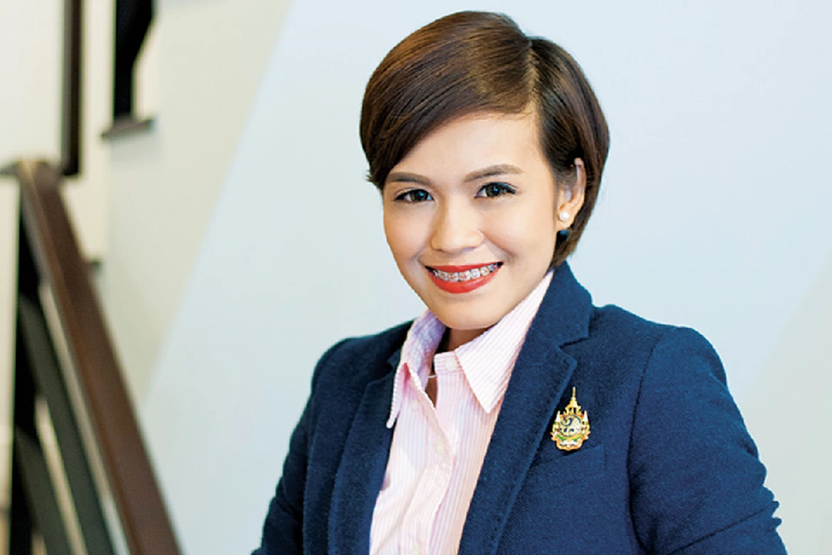 กว่าจะมีวันนี้ของผู้หญิงชื่อ "เบส อรพิมพ์" เจ้าของฉายา "นักพูดของพ่อ" ???