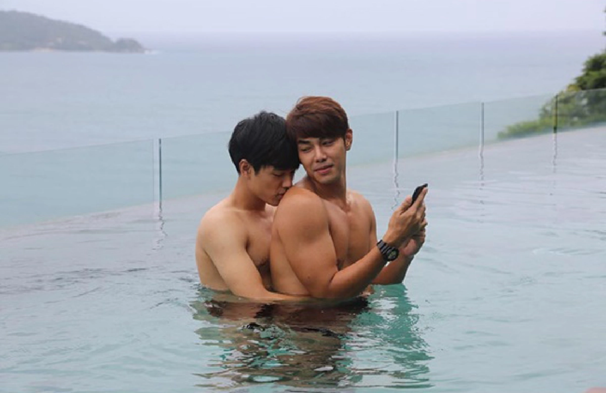 "อาร์ต พศุตม์" โต้ไม่นิยมสายเหลือง หลังมีภาพสุดสยิวกอดกันกลางสระน้ำกับหนุ่มคนนี้???