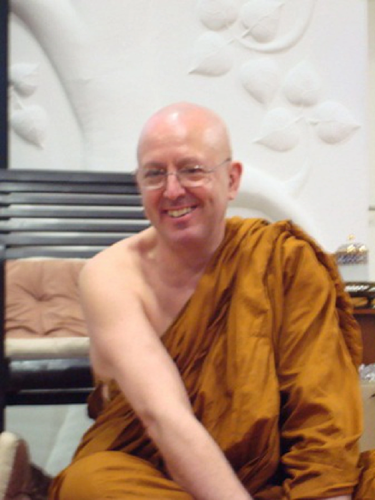 เมื่อพระฝรั่ง "คิดถึงแฟน" หลวงพ่อชาเลยแนะนำให้เขียนจดหมายไปขอ "ของที่ระทึก" จากเธอ...จะได้หายคิดถึง!!