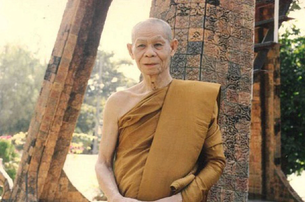 "มาให้หลวงพ่อเจิมให้น่ะ ... คนเจิมเองก็รถคว่ำมาหลายครั้งแล้วนะ"!! คติธรรมหลวงพ่อพุธ! ช่วยเตือนสติญาติโยมที่ขอให้ทำพิธีเจิมรถใหม่