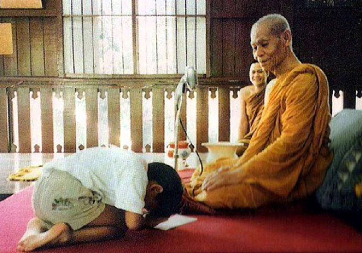 "มาให้หลวงพ่อเจิมให้น่ะ ... คนเจิมเองก็รถคว่ำมาหลายครั้งแล้วนะ"!! คติธรรมหลวงพ่อพุธ! ช่วยเตือนสติญาติโยมที่ขอให้ทำพิธีเจิมรถใหม่