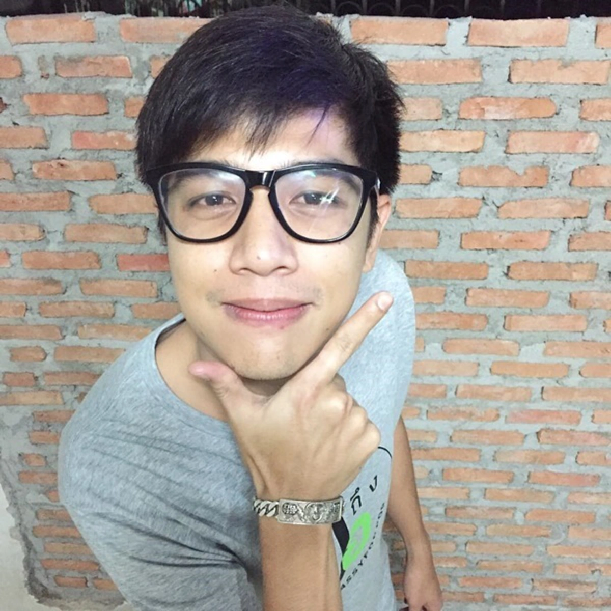 หวนคืนโลกโซเชียลอีกครั้ง! "ปิล ชวนันท์" น้องชาย "ปอ ทฤษฎี" ที่กลับมาพร้อมเผยข้อความ "คิดถึง" ที่ทำเหล่าแฟนคลับน้ำตาซึม