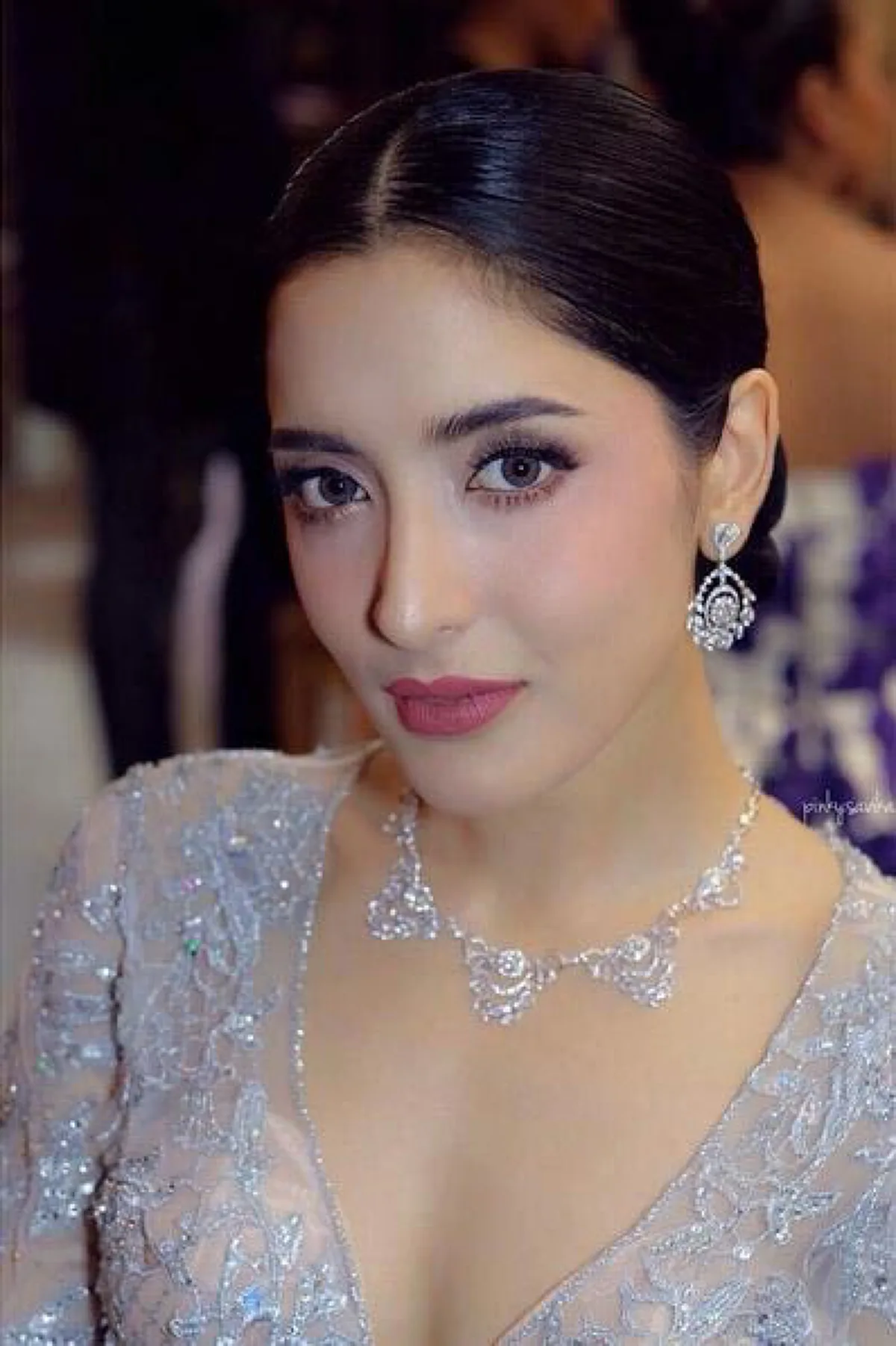 สยบทั้งพรมแดง !! พิ้งกี้อวดร่างเลอค่า นางกลับมาแล้ว ชมพู่ก็ชมพู่เหอะ ปังไม่ปังมาดูกัน !! (ชมภาพ) 