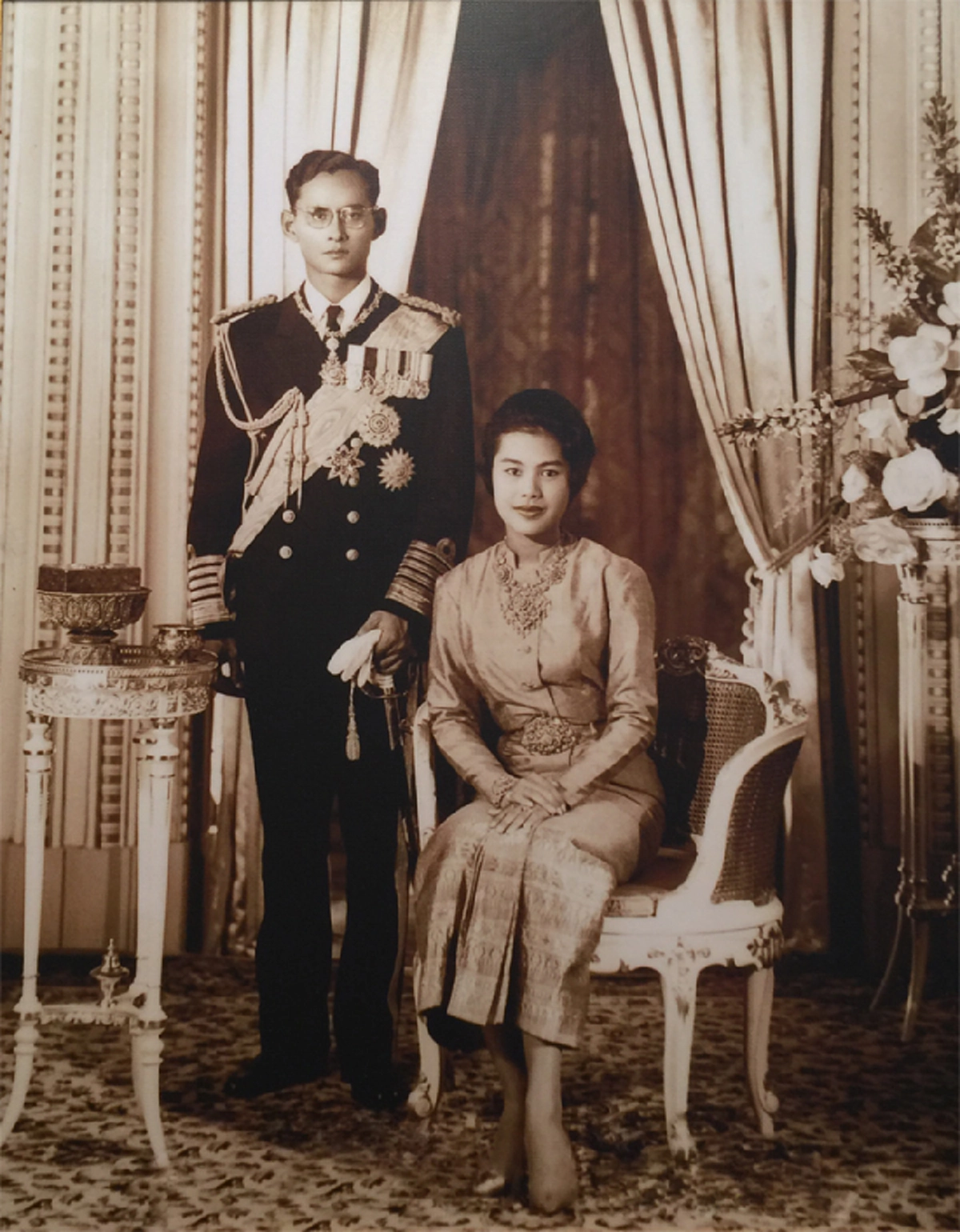เป็นบุญตายิ่งนัก "ภาพถ่ายฝีพระหัตถ์พระบาทสมเด็จพระเจ้าอยู่หัวในพระบรมโกศ" (ภาพชุด+รายละเอียด)