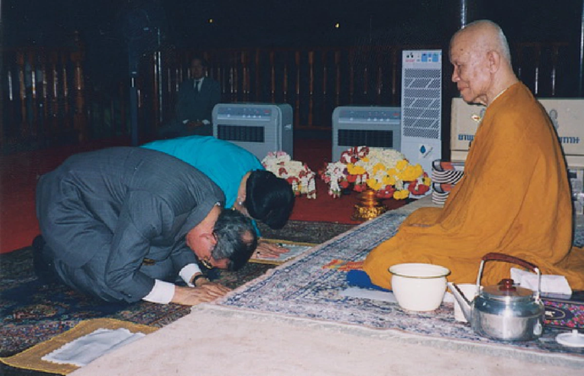 สมเด็จฯพระราชินีพระราชทานสัมภาษณ์ ให้ฝรั่งฟัง เรื่องการทรงสมาธิของพระเจ้าอยู่หัว ในหลวงทรง "นั่งสมาธิได้ลึกอย่างจริงจัง"