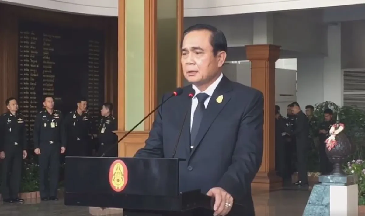 "บิ๊กตู่" เผย "ในหลวง ร.10" พระราชทานลายพระหัตถ์พร้อมลงพระปรมาภิไธย ทรงห่วงใยประชาชนพื้นที่น้ำท่วมภาคใต้ (มีภาพ)