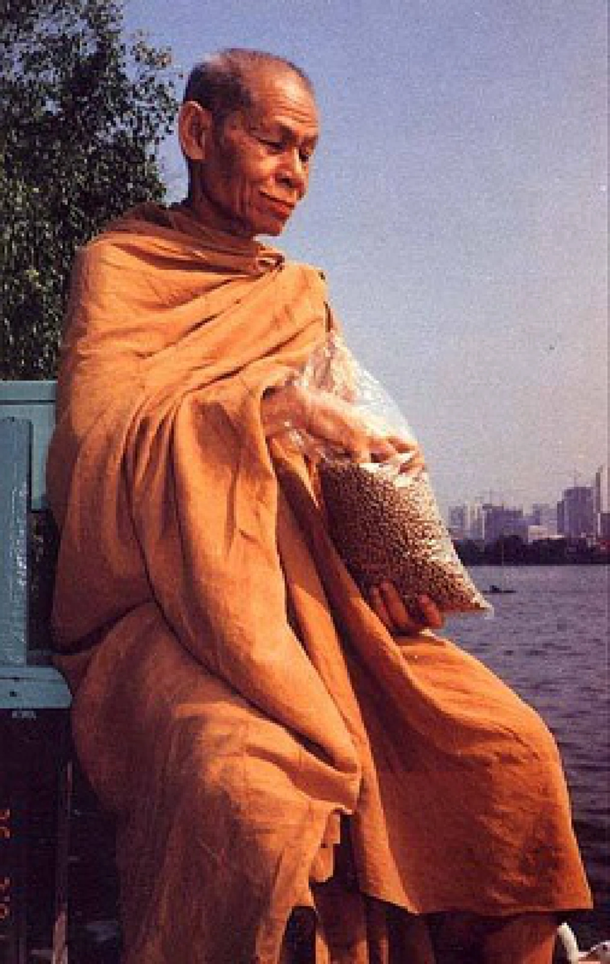 หมดเวรหมดกรรมกันที!! เพราะสงสาร "เจ้าพ่อปู่" จับใจ ... หลวงพ่อพุธจึงจัดการ "ฌาปนกิจ" ส่งกลับสวรรค์ให้ซะเลย!!