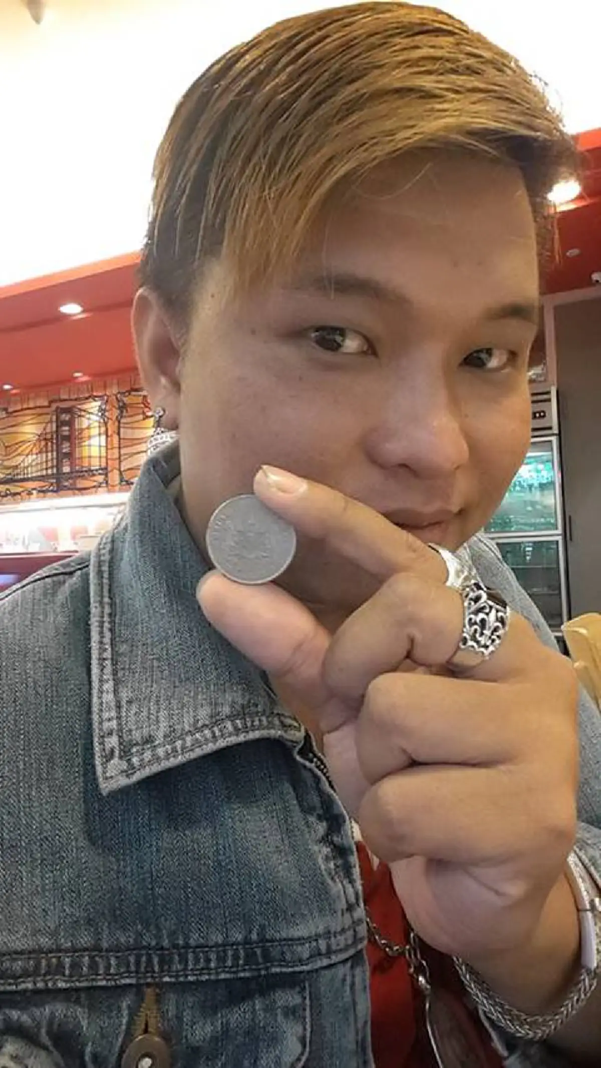 แคะกระปุุกด่วน!!คุณป้ารับสดๆ1แสน หลังขายเหรียญ 1 บาทหายากแก่ร้านดัง 