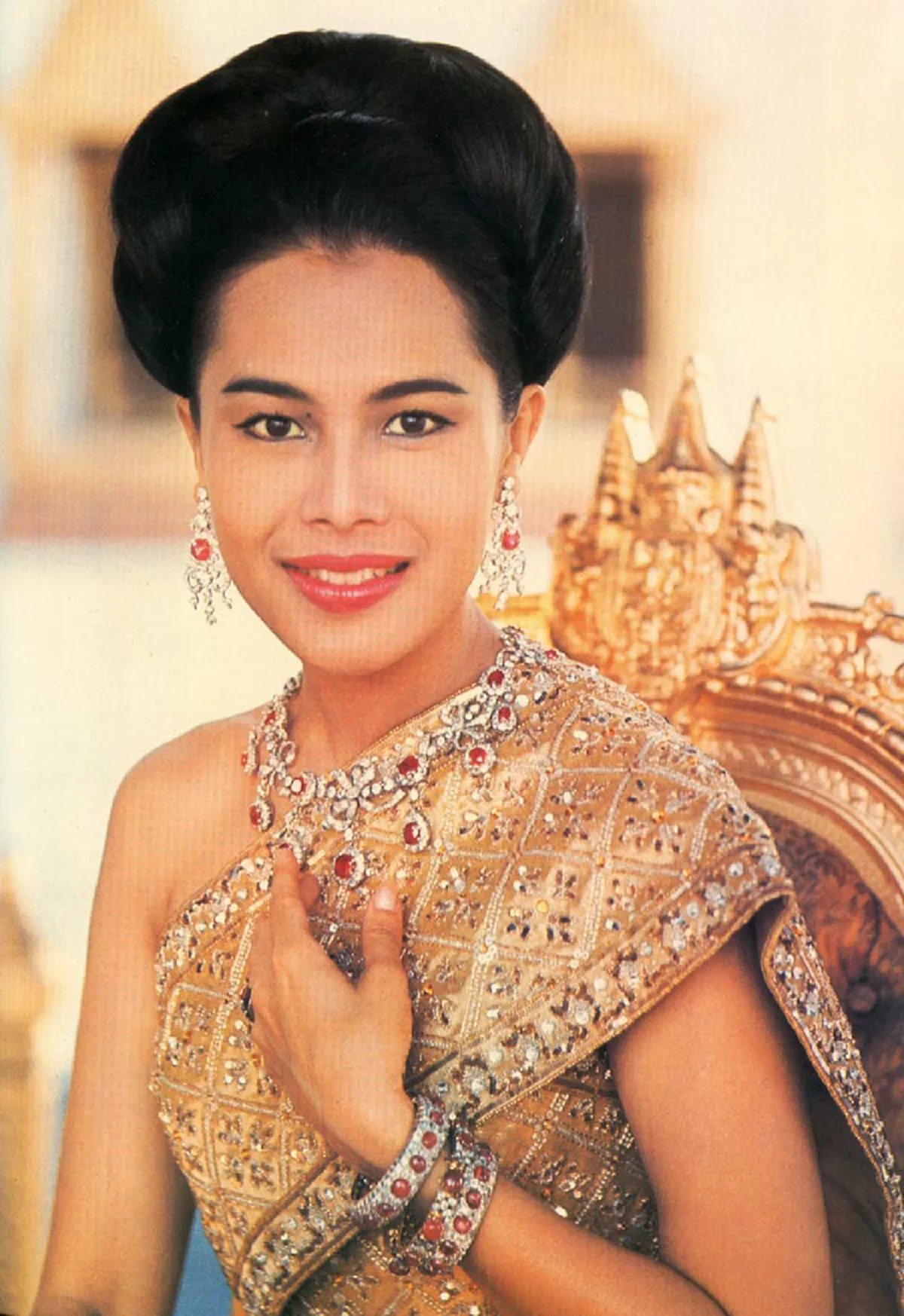 เคยฟังหรือยัง เพลงโปรดของพระราชินีฯ ผู้ได้ใกล้เบื้องพระยุคลบาทเล่าให้ฟัง ครั้งหนึ่งเคยบรรเลงที่งานเลี้ยงพระราชทานเป็นเพลงแรก (มีคลิป!) 