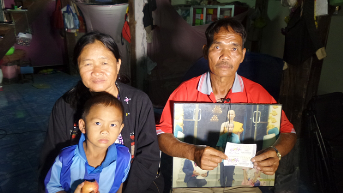 โคตรมหาเฮง!!! ชาวหนองบัวลำภูถูกรางวัลที่ 1รวดเดียว 5 คน รวยเละส่งท้ายปี (ชมภาพ)