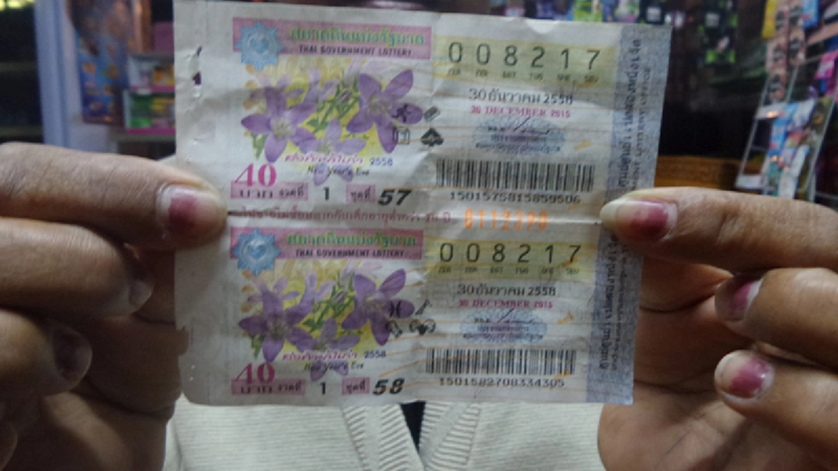 โคตรมหาเฮง!!! ชาวหนองบัวลำภูถูกรางวัลที่ 1รวดเดียว 5 คน รวยเละส่งท้ายปี (ชมภาพ)