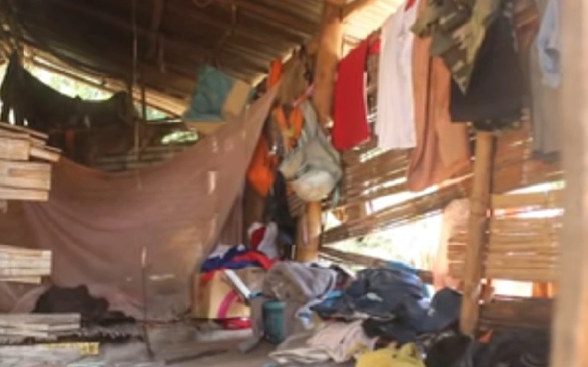 ชีวิตจริงยิ่งกว่าละครเศร้า!!! "น้องเมย์" ด.ญ.วัย 13 สู้ชีวิตครอบครัวสุดลำบากอาศัยกระท่อมผุพังบังแดดฝนครูเห็นแล้วถึงกับวอนน้ำใจช่วยเหลือด่วนๆ