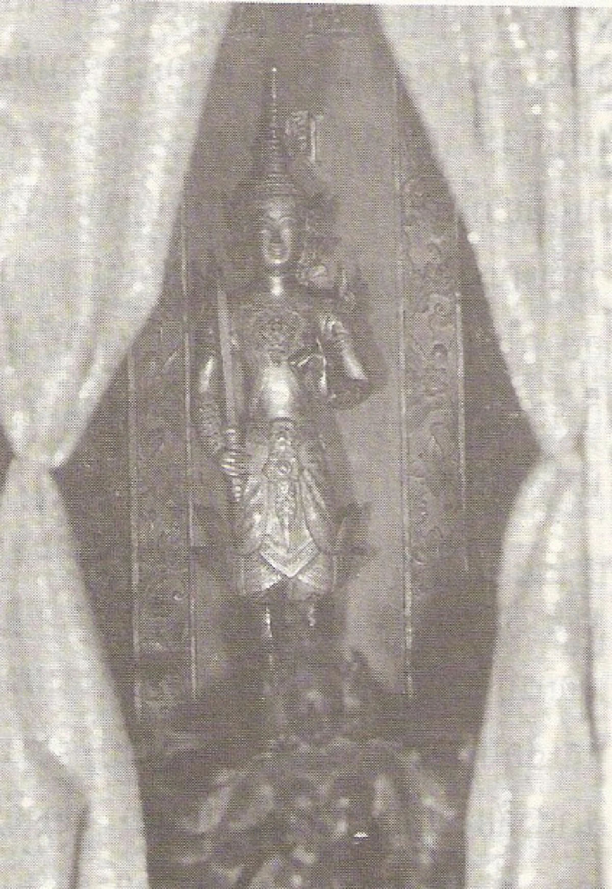 มหาเทพผู้พิทักษ์ สองเทพารักษ์ของชาติไทย พระสยามเทวาธิราชช่วยชาติร่มเย็น พระคลังมหาสมบัติมีกินไม่ขาด ขจัดความยากจน