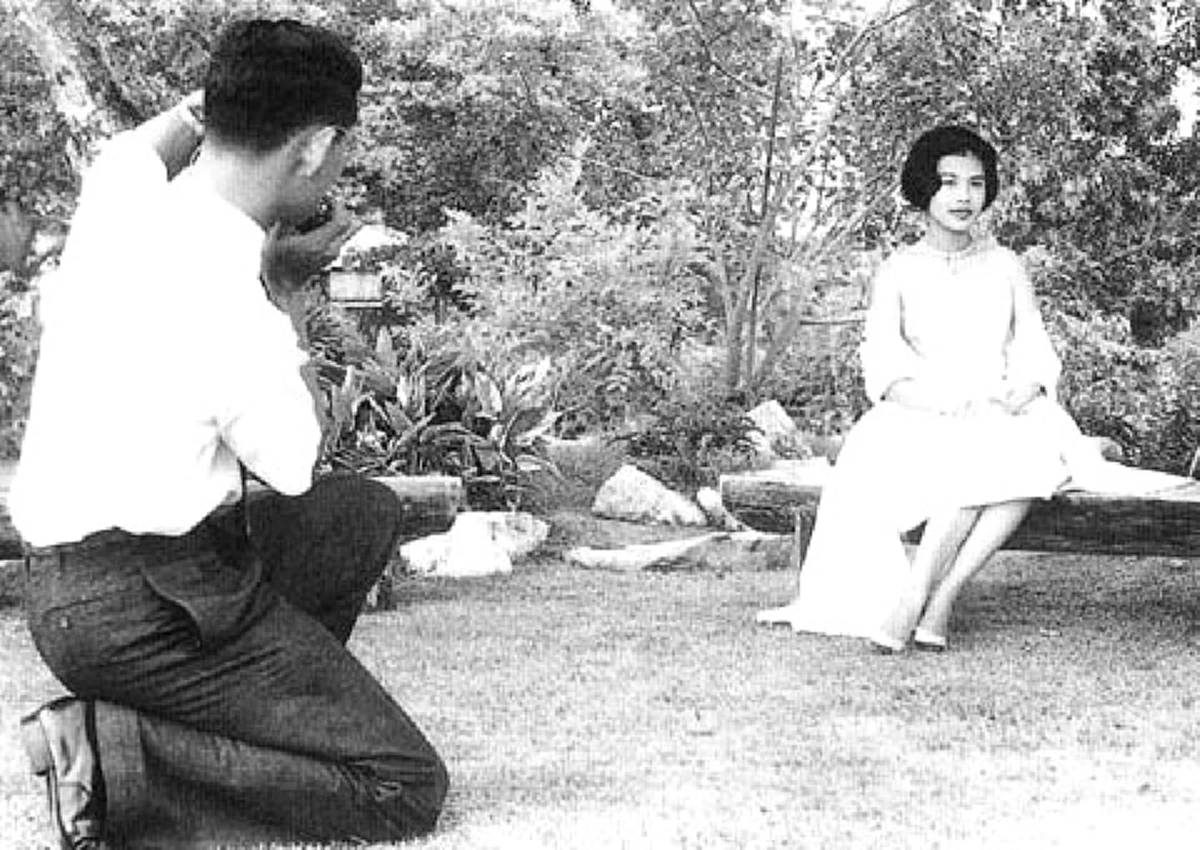 ย้อนชมภาพถ่ายสมเด็จพระนางเจ้าสิริกิติ์ฯ โดยฝีพระหัตถ์ของพระบาทสมเด็จพระเจ้าอยู่หัวในพระบรมโกศฯ (มีภาพ)