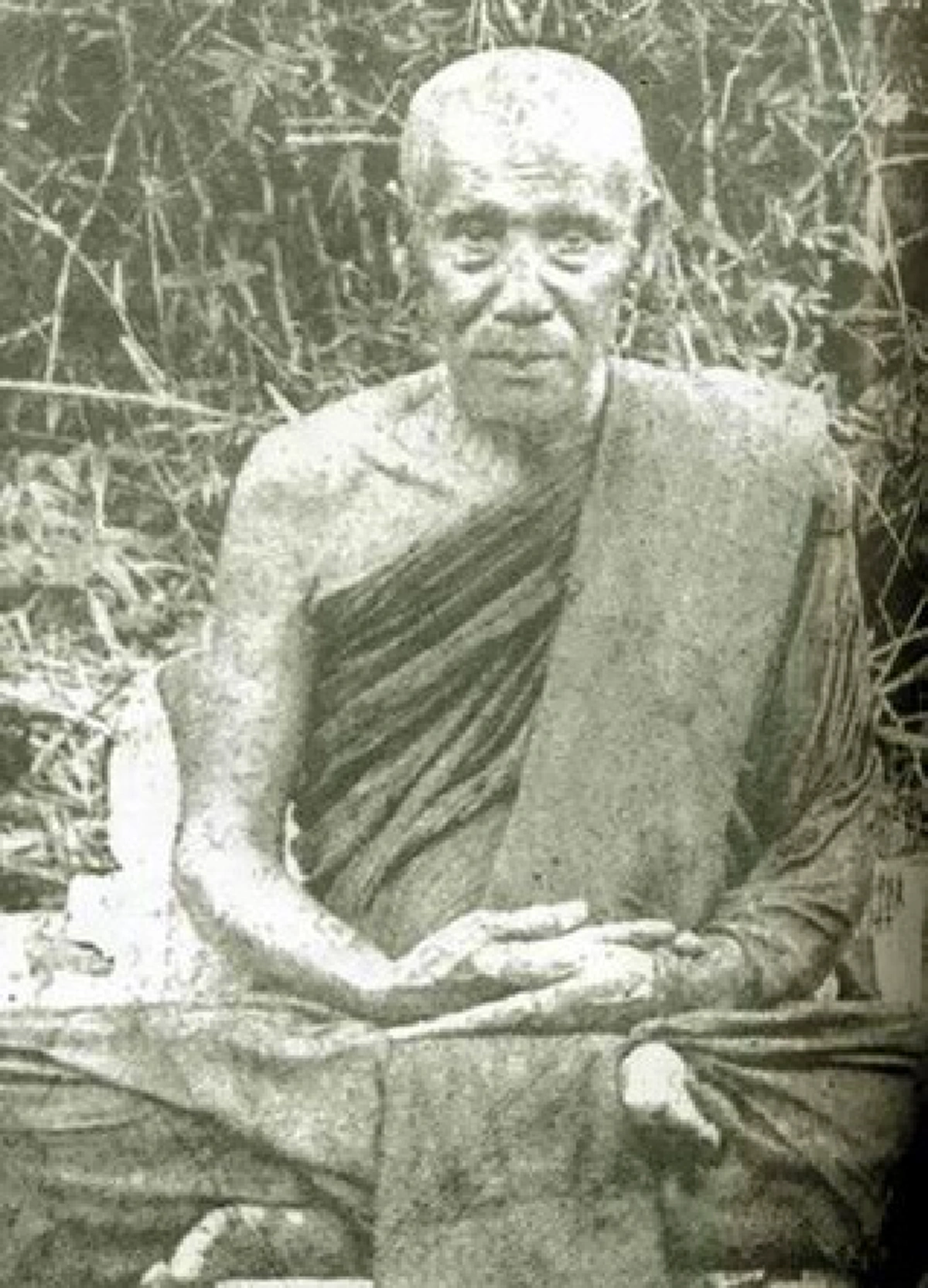 การกราบครั้งสุดท้าย!! ...."หลวงปู่เสาร์กราบพระ ๓ ครั้ง ก่อนละสังขาร" ... ความงามสง่าและกล้าหาญที่หลวงตาบัวบอกว่า...จงดูเป็นตัวอย่าง!!