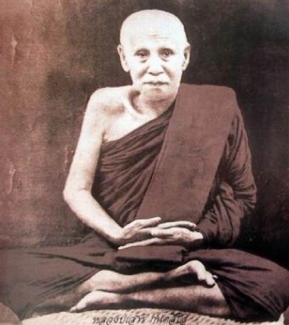 กายเบาหวิว!! หลวงปู่เสาร์นั่งสมาธิแล้ว "ลอยได้"!! หลักฐานคือ ลืมตาเมื่อไหร่...ก้นจะกระแทกพื้น เจ็บไปหลายวัน!!