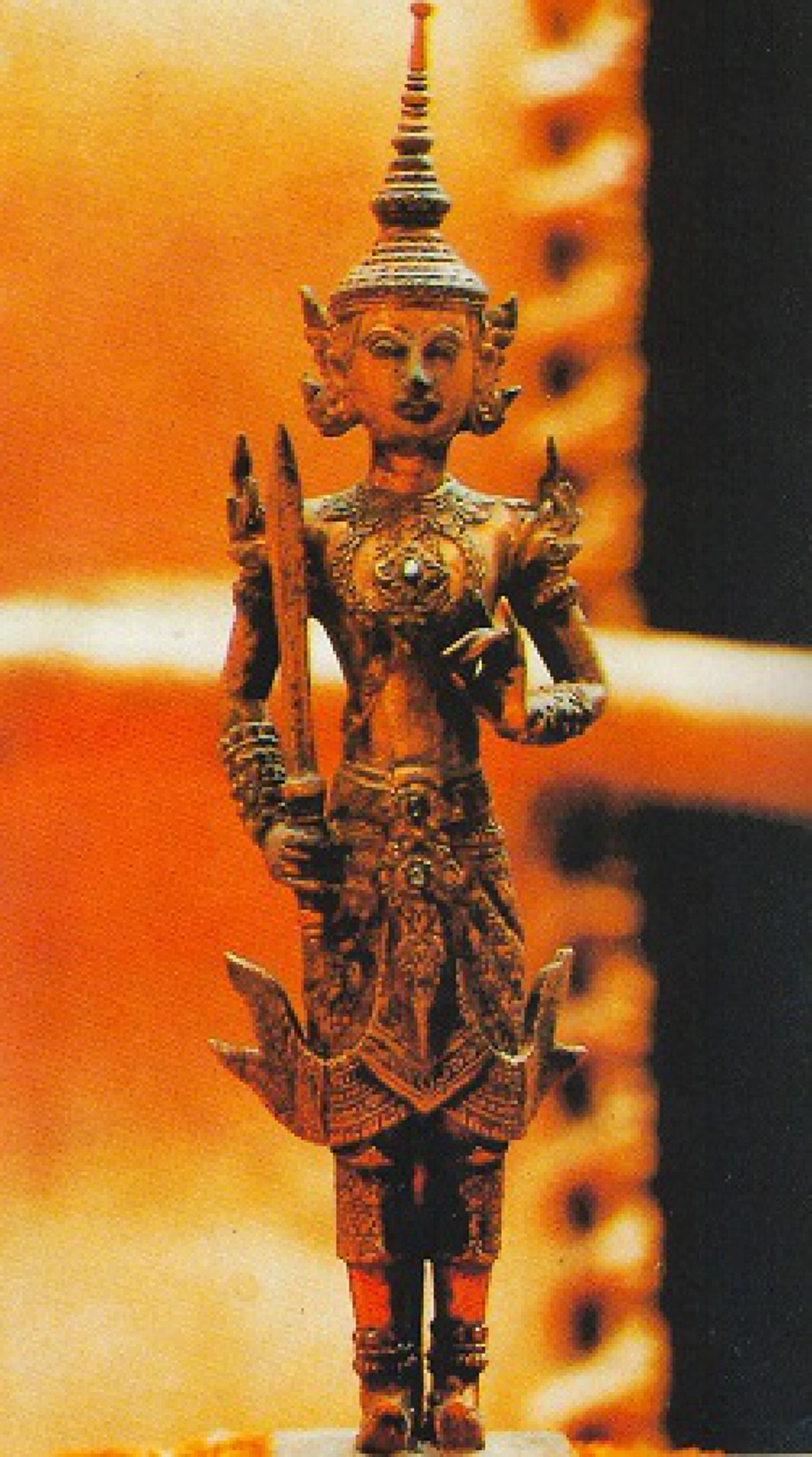 สาธุ! เมื่อประเทศไทยตกอยู่ในอันตรายจากสงคราม ... "พระสยามเทวาธิราช" จึงมาขอ "คาถากันระเบิด" จากหลวงปู่มั่น!!