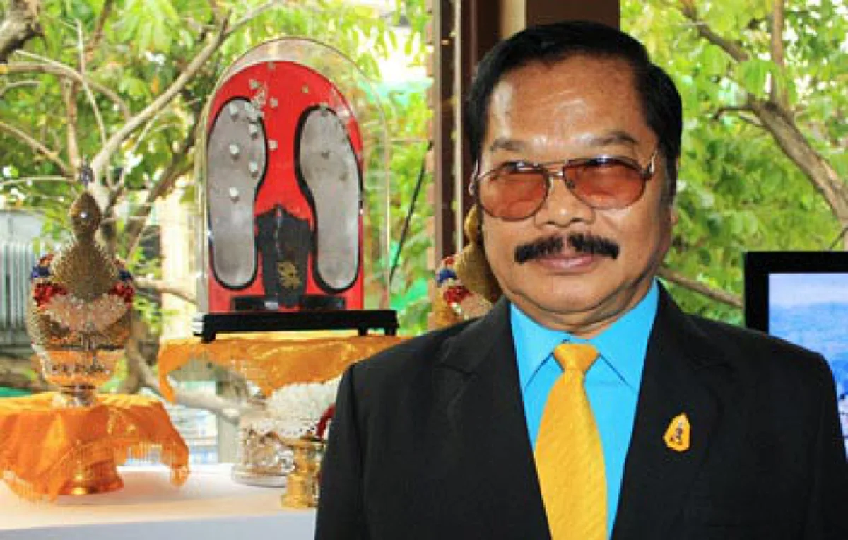 "ฉลองพระบาทของพ่อ" ที่ซ่อมไม่ได้อีกต่อไป...ต้นแบบชีวิตพอเพียงของปวงไทย 