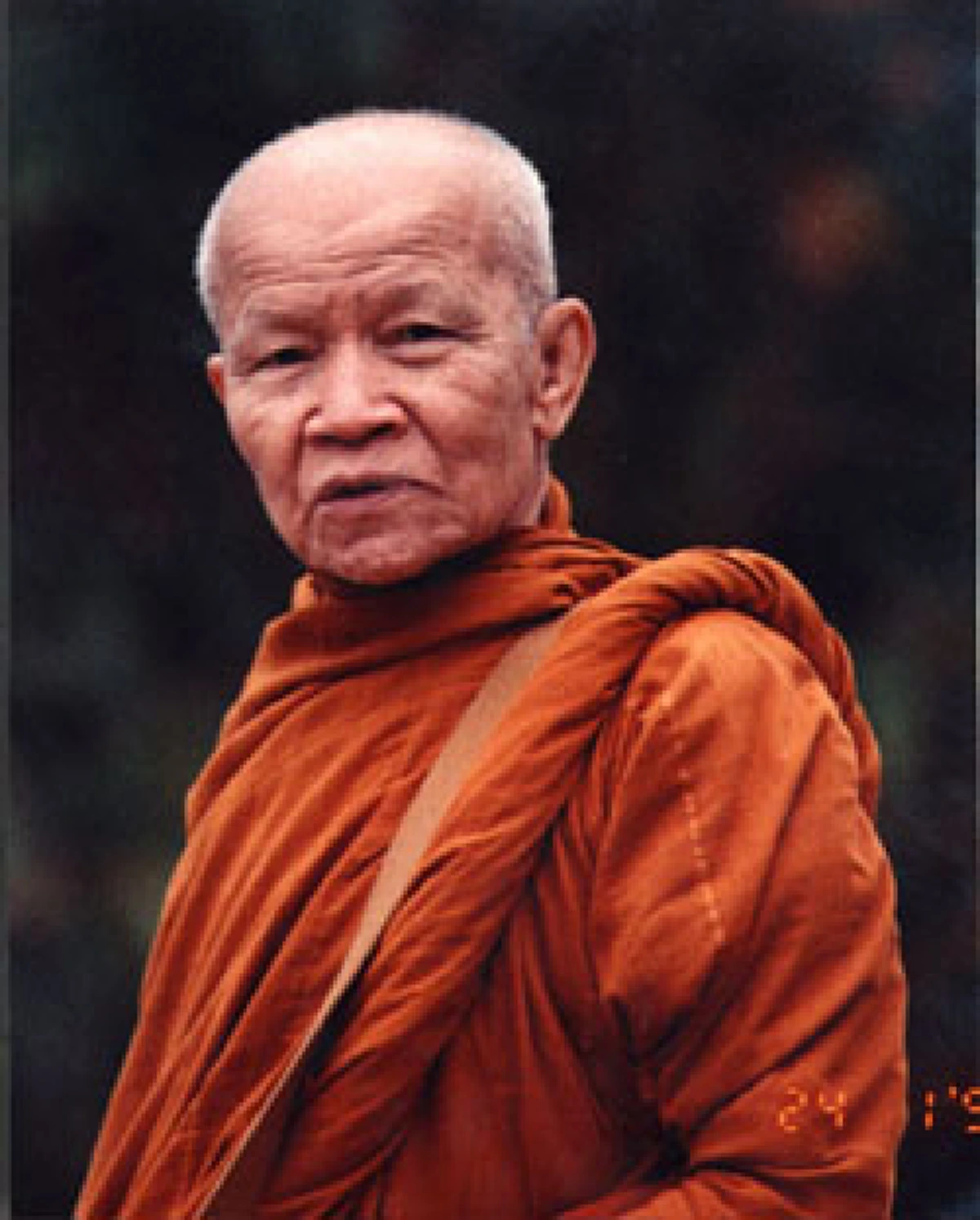 เล่าเรื่อง คืนบรรลุอรหันต์ "หลวงปู่มั่น" เมื่อประตูพระนิพพานเปิดออก จากบันทึก"หลวงตาทองคำ" และ "หลวงตามหาบัว" (รายละเอียด)